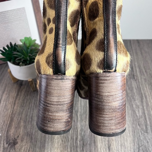 *NWOT FreeBird | Janelle Leopard Print All Leather Heeled Chelsea Booties Size 8 - Picture 12 of 16